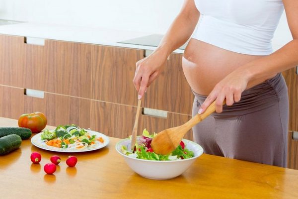 Khi mang bầu mà ăn chay có cảnh hưởng đến thai nhi không?